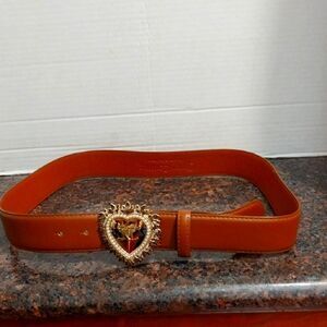 JUICY  COUTURE Brown Leather Belt with Gold Heart Buckle. It Has Never Been Worn
